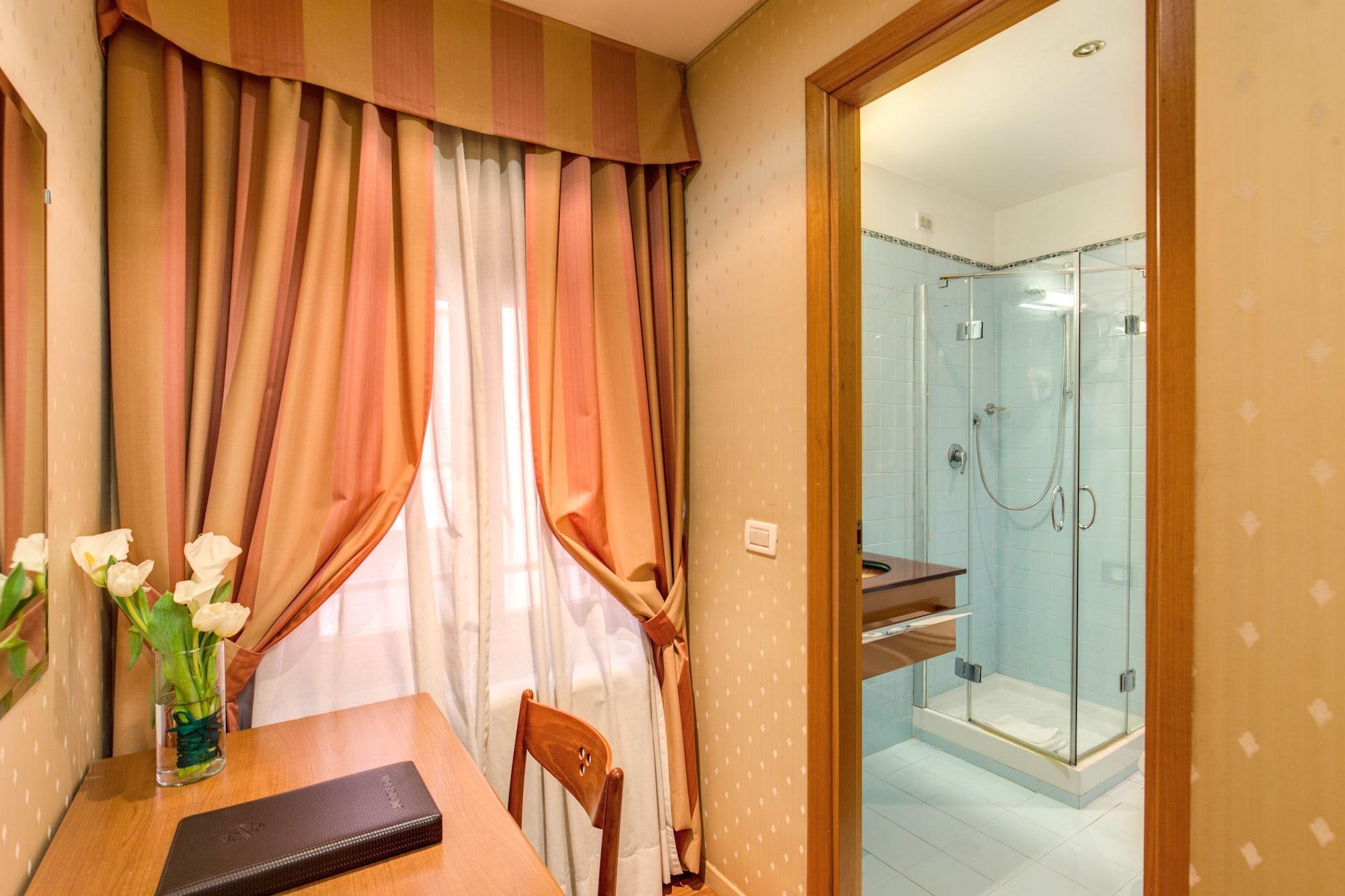 โรงแรมฟลาวเวอร์ กาเดน โรม ภายนอก รูปภาพ